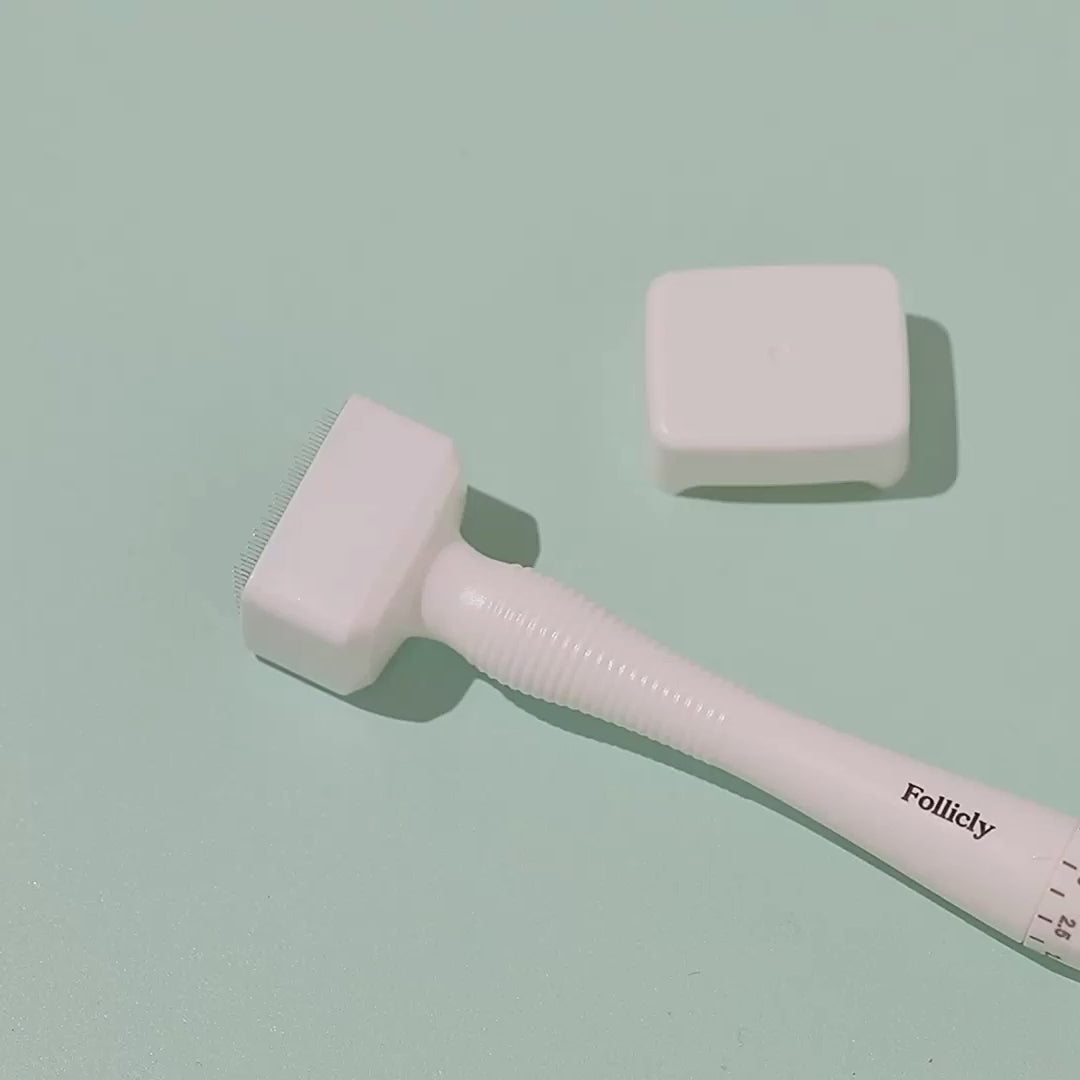 Cargar vídeo: Follicly® Derma Stamp – 140 Microagujas de Titanio Ajustables